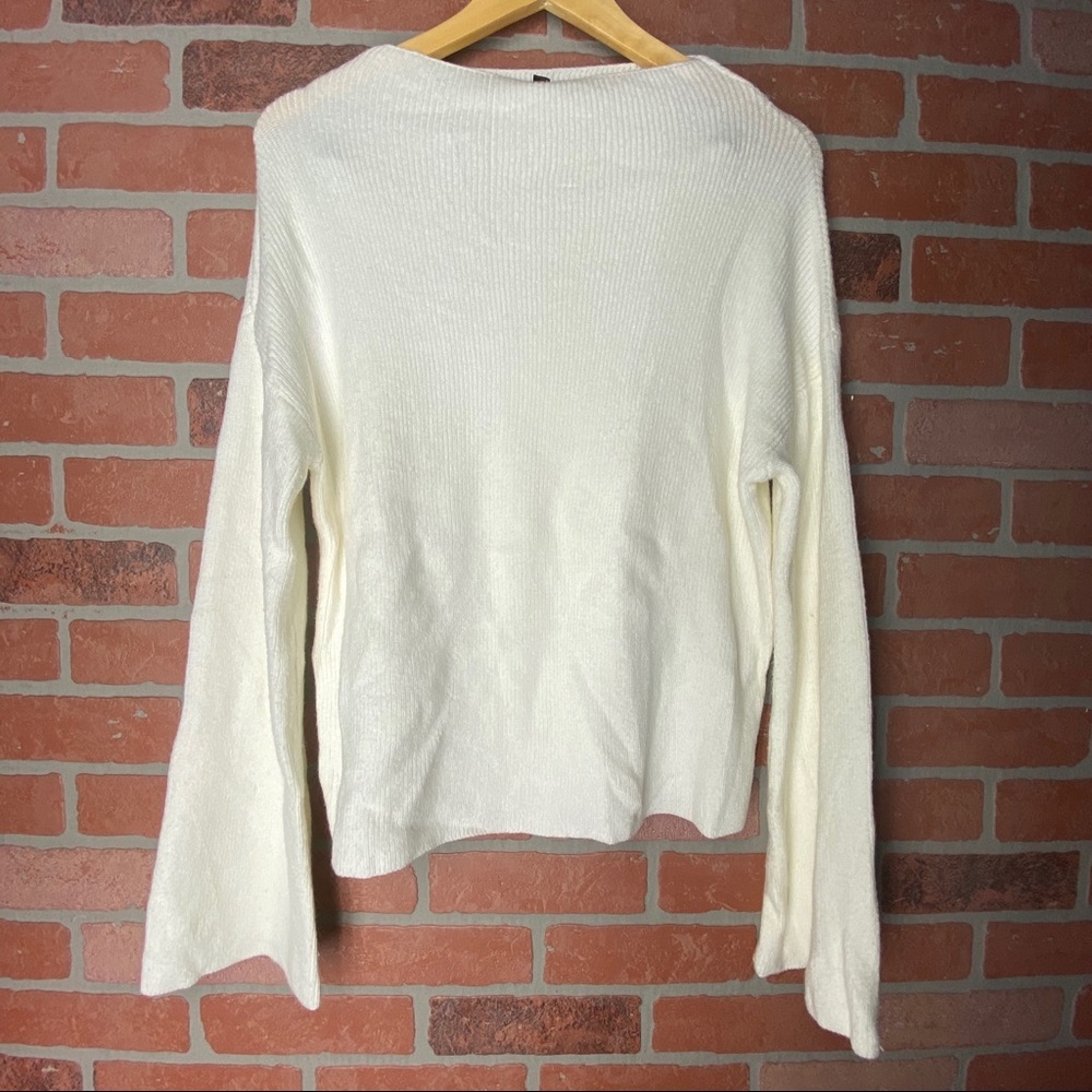 Boat neck W/ bell sleeve sweatshirt size L
